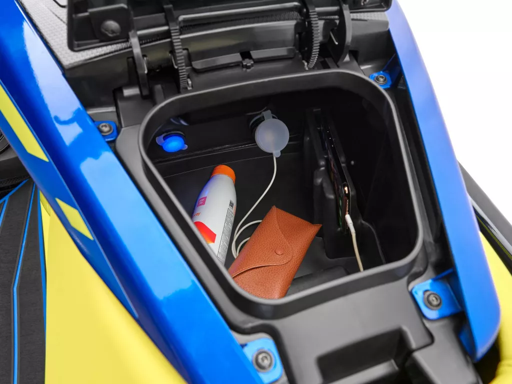 FX_Limited_SVHO_Glovebox_1_e37e3746ce.jpg
